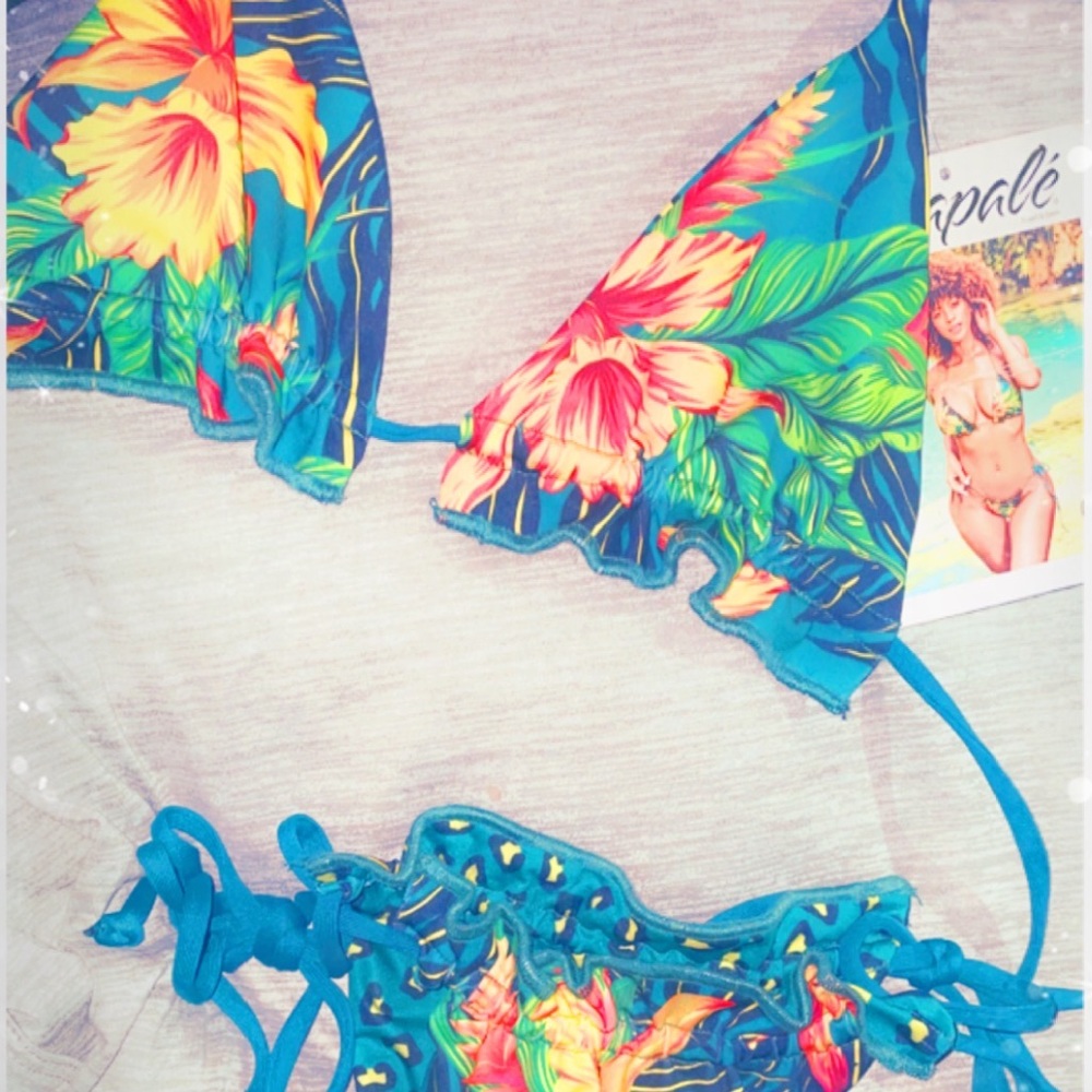 Bikini tropics